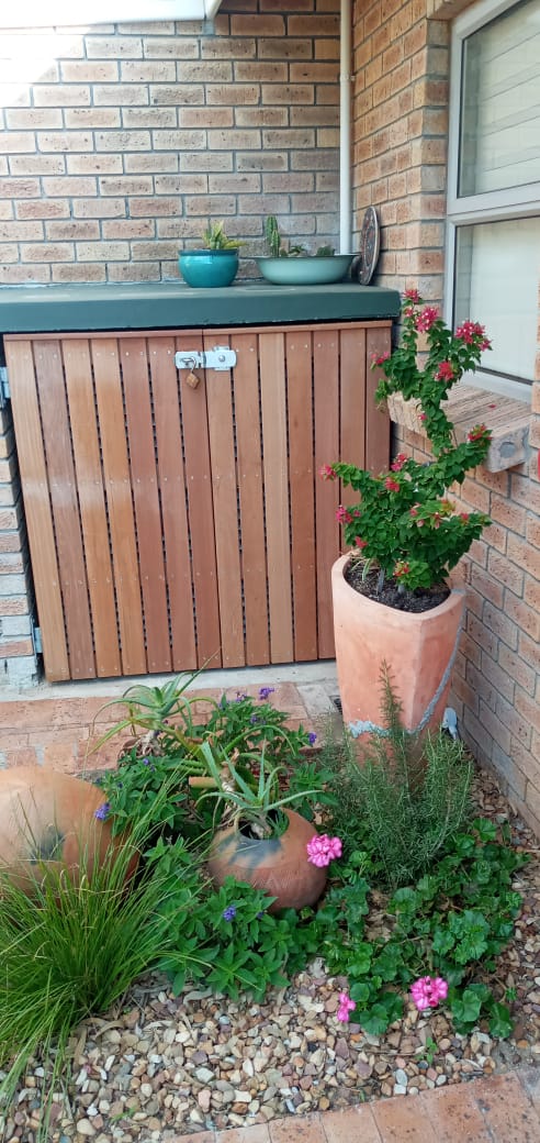 Custom outdoor bin box