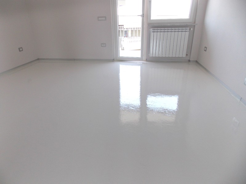 Epoxy and polyurethane flooring