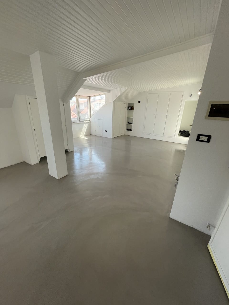 Epoxy and polyurethane flooring