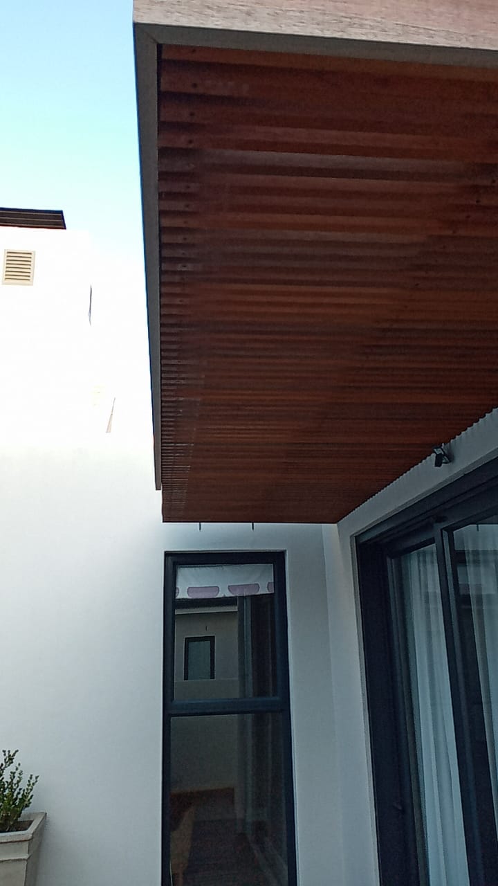 Floating patio roof overhang
