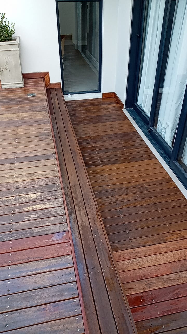 Hardwood steps onto a pool deck