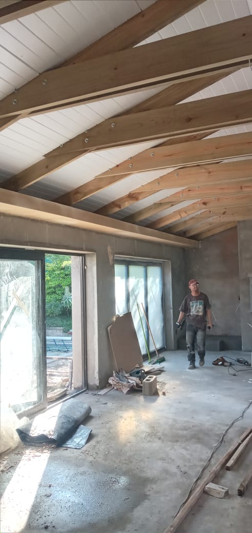 Timber roof structure