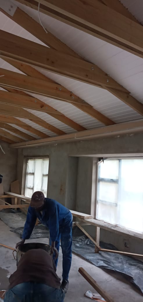 Timber roof structure