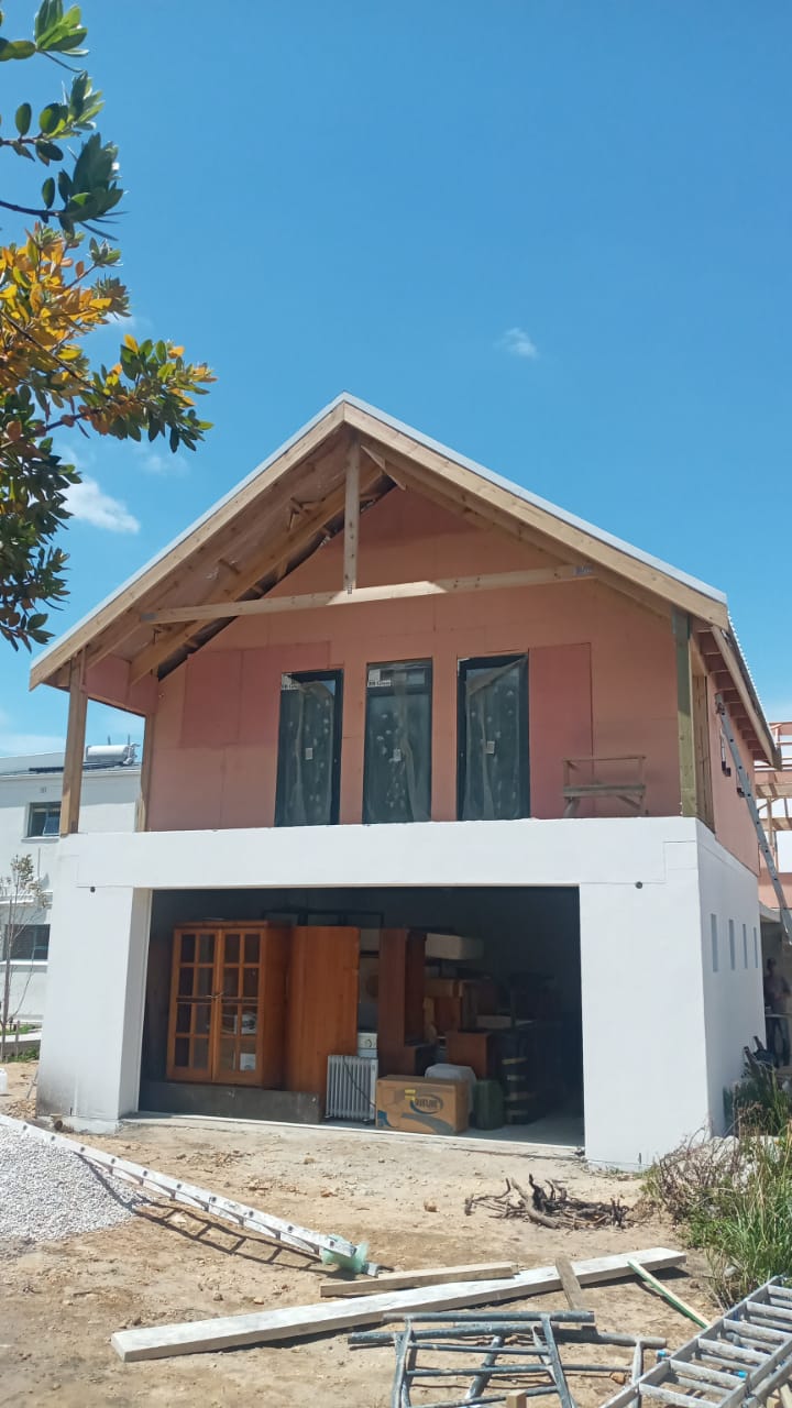 Timber roof structure