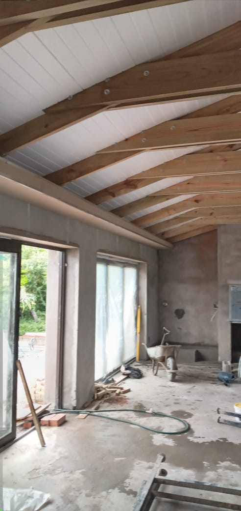 Timber roof structure