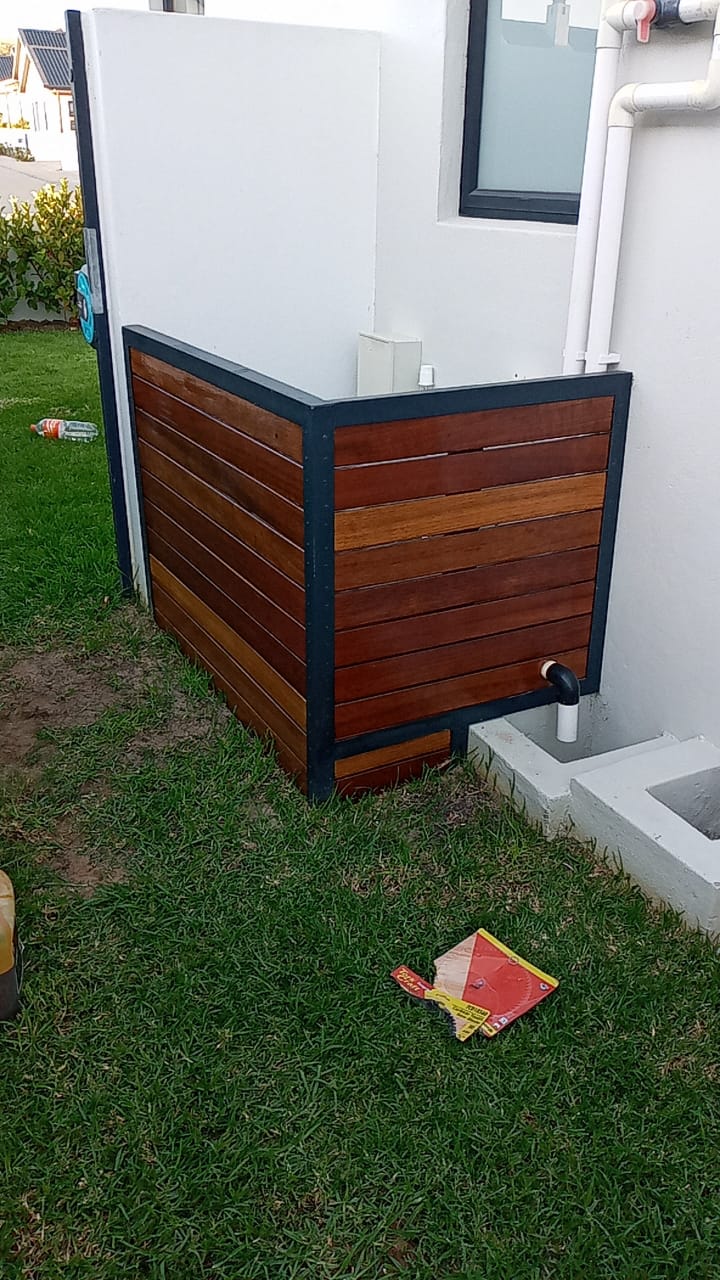 Water tank enclosure